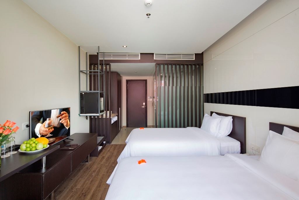 rooms-senior-deluxe-partial-sea-view-with-balcony