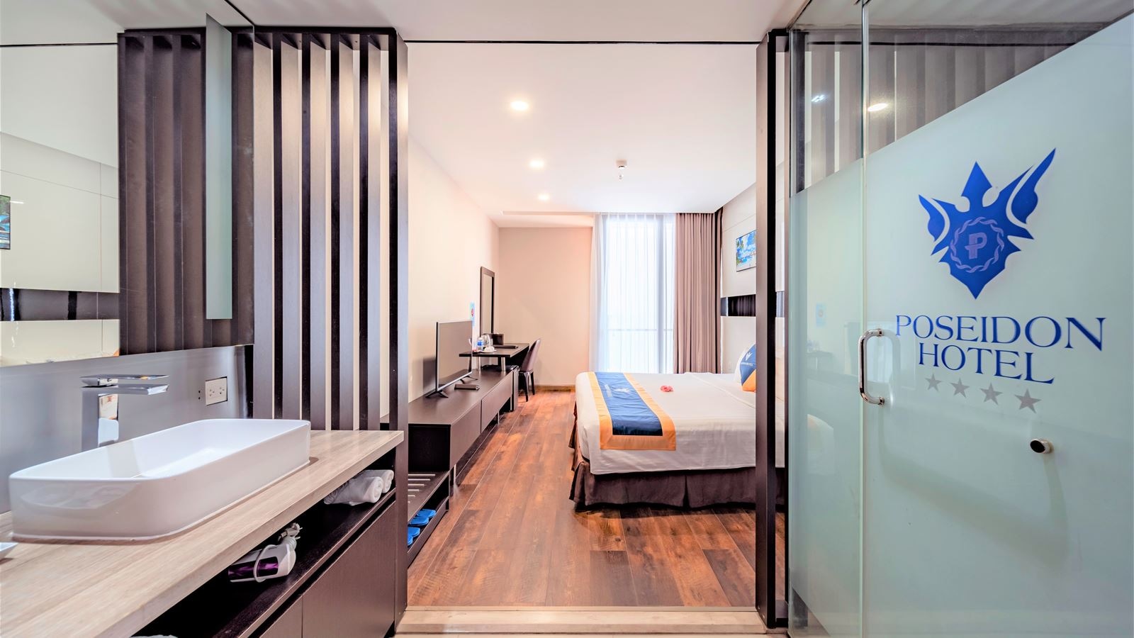 rooms-superior-with-balcony