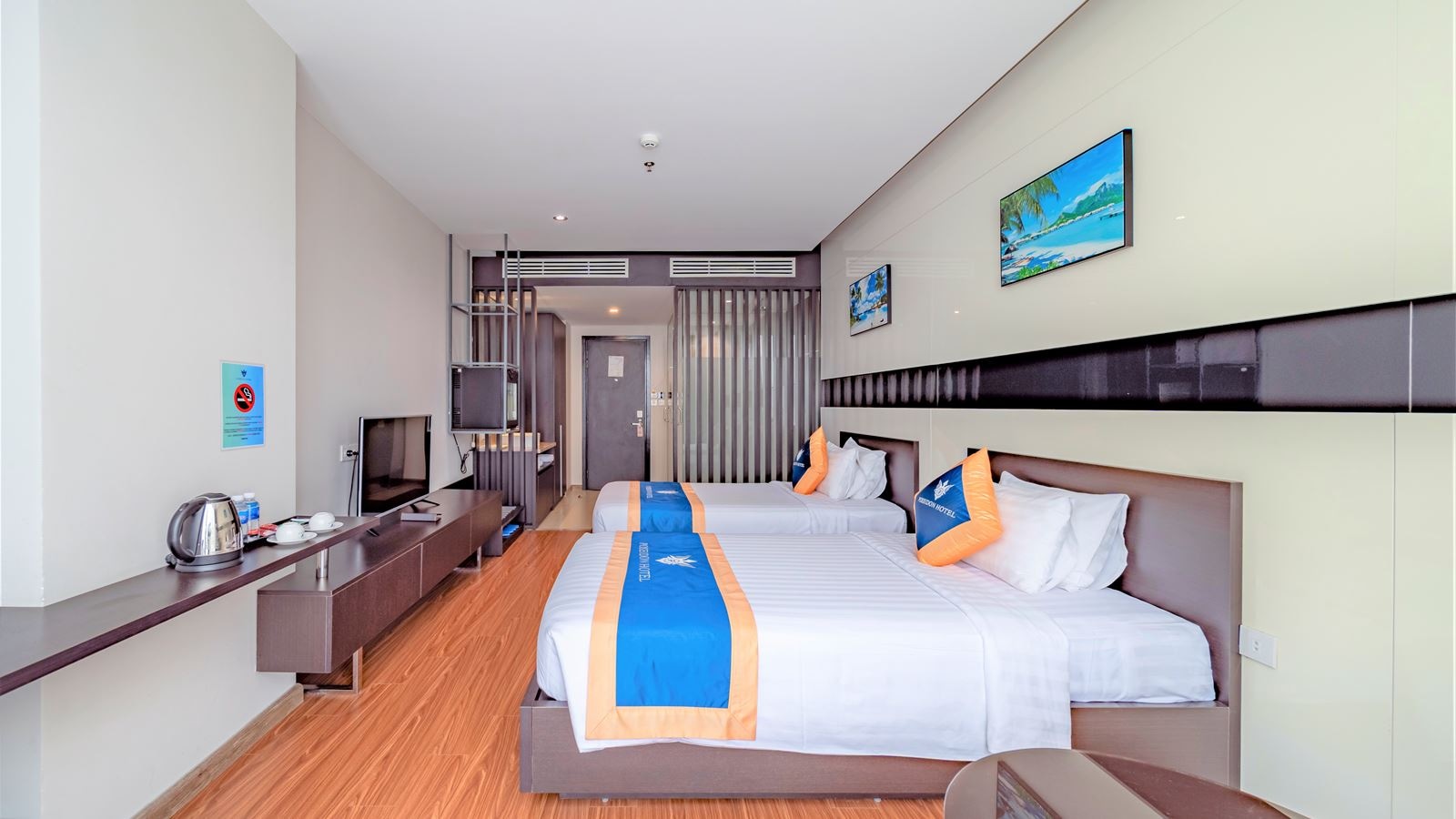 rooms-deluxe-city-view-with-window