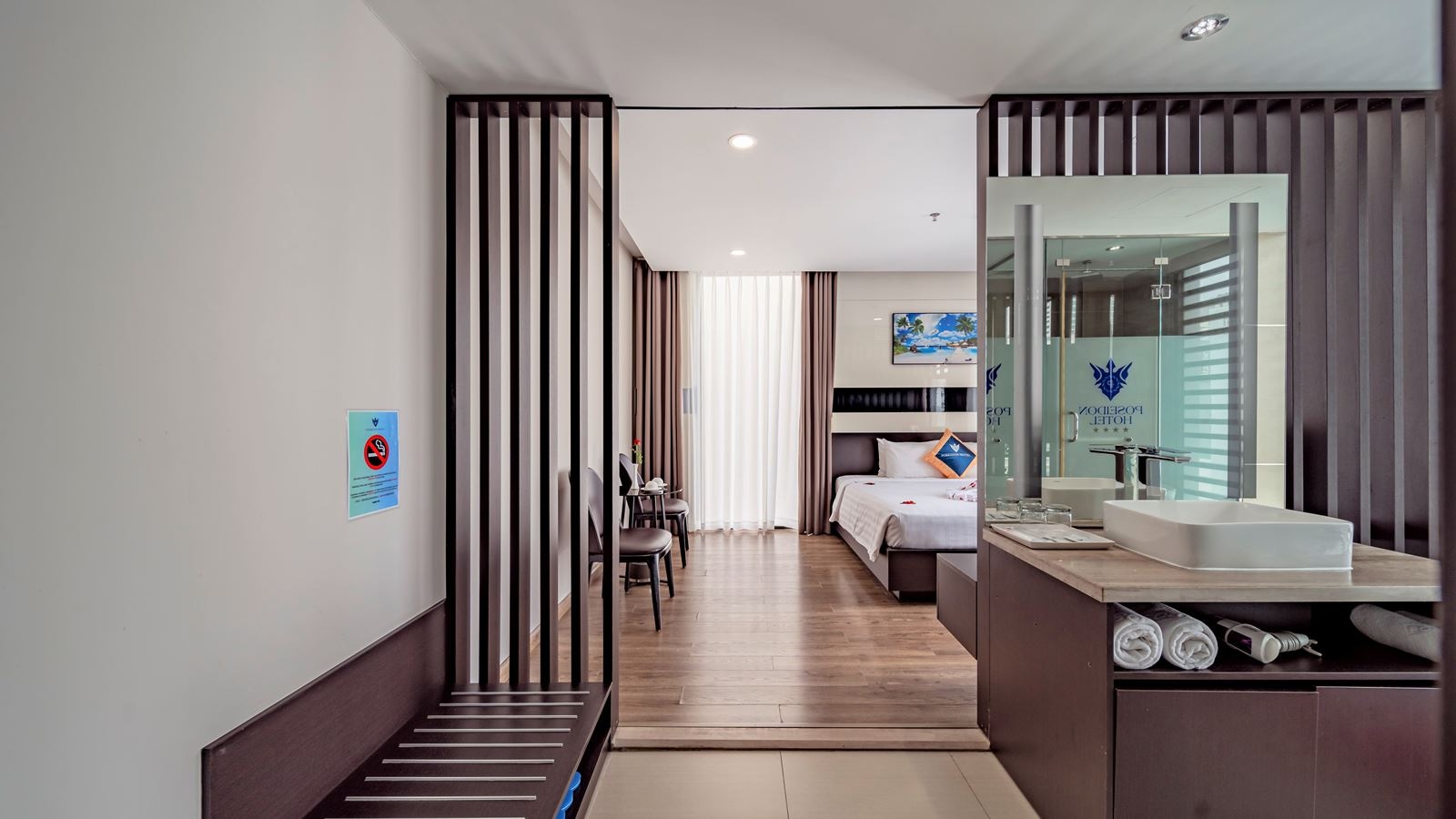 rooms-premier-deluxe-sea-view-with-window