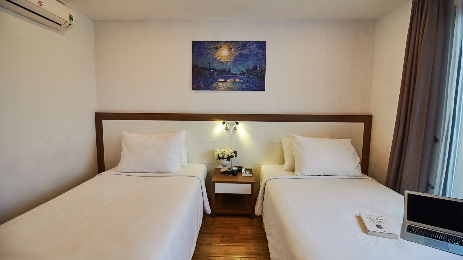 rooms-deluxe-city-view-with-balcony