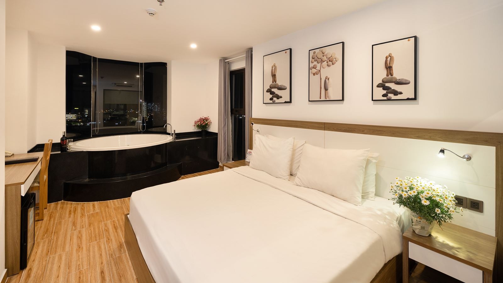 rooms-honeymoon-room