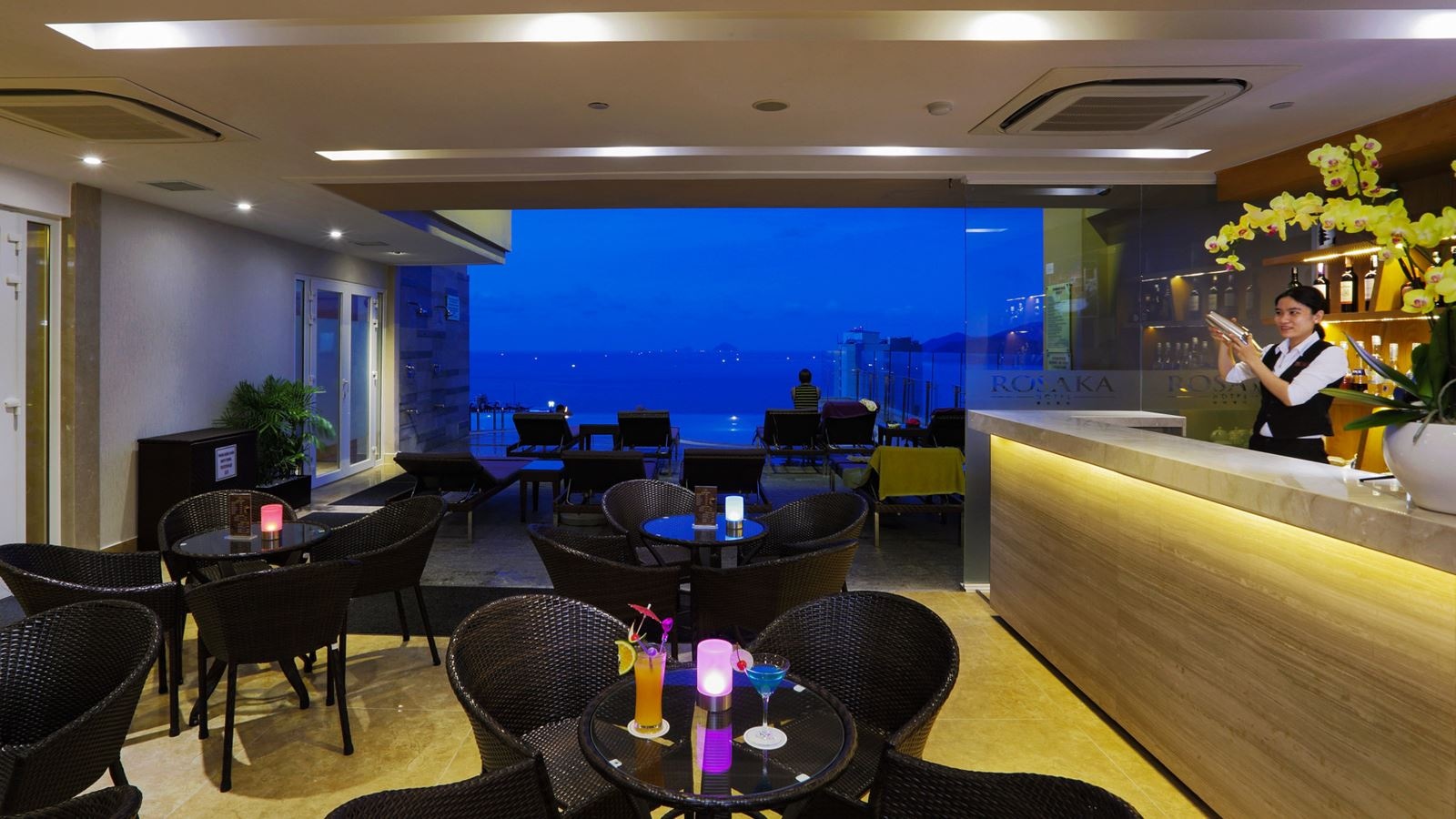 restaurants-sky-bar