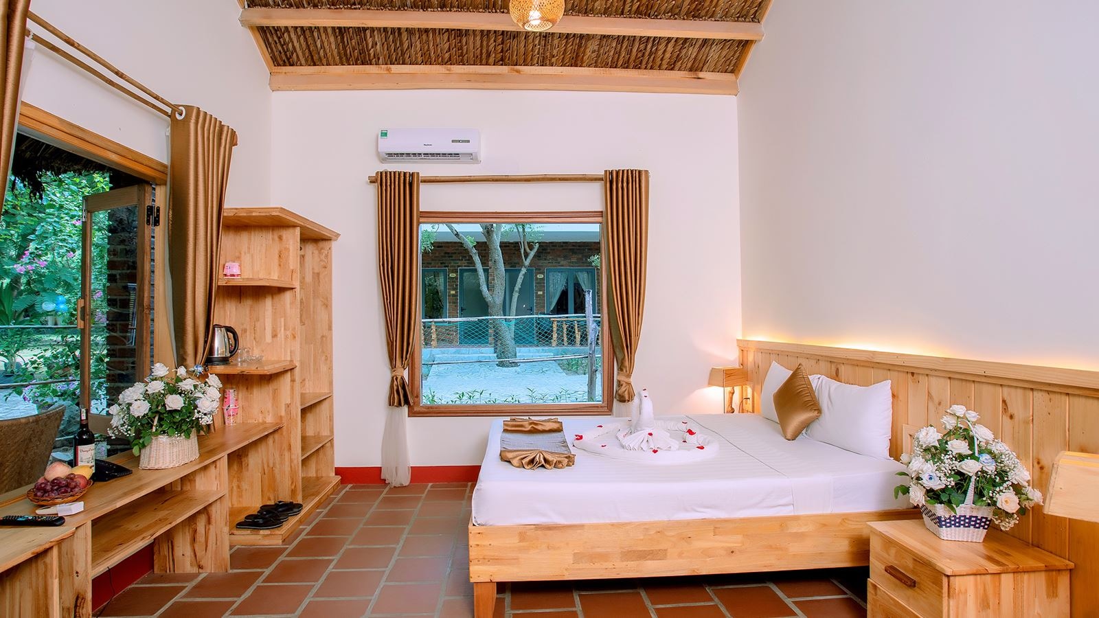 rooms-bungalow-with-terrace