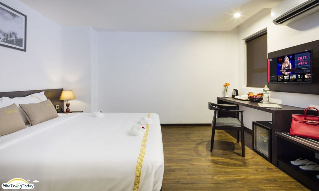 rooms-deluxe-city-view