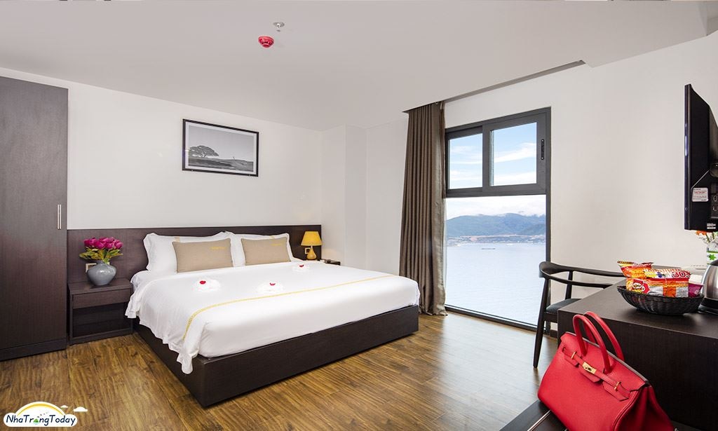 rooms-senior-triple-with-balcony