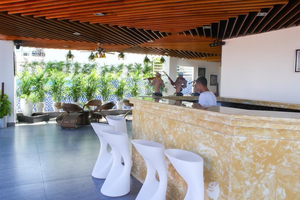 restaurants-restaurant