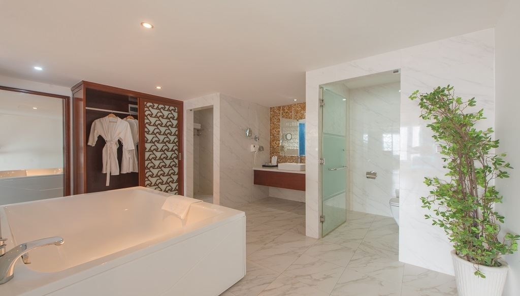 rooms-deluxe-with-window