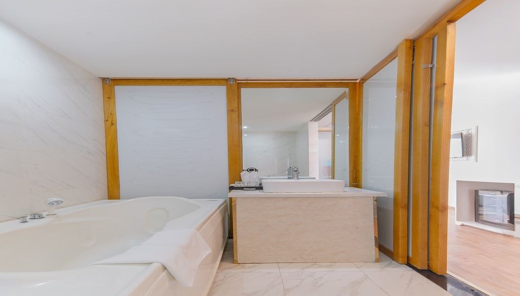 rooms-senior-deluxe-seaview