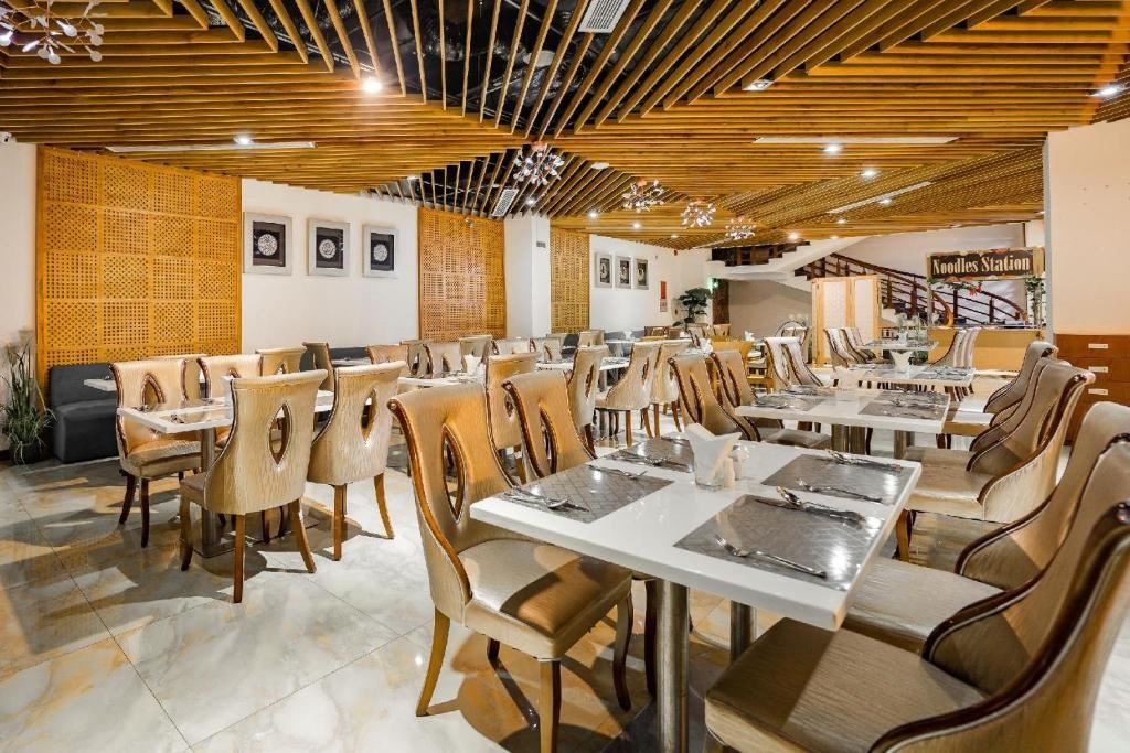 restaurants-restaurant