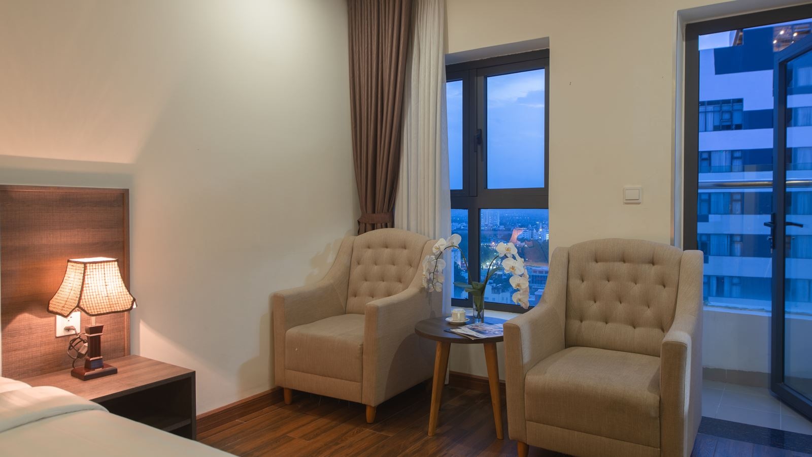 rooms-senior-deluxe-triple-with-balcony