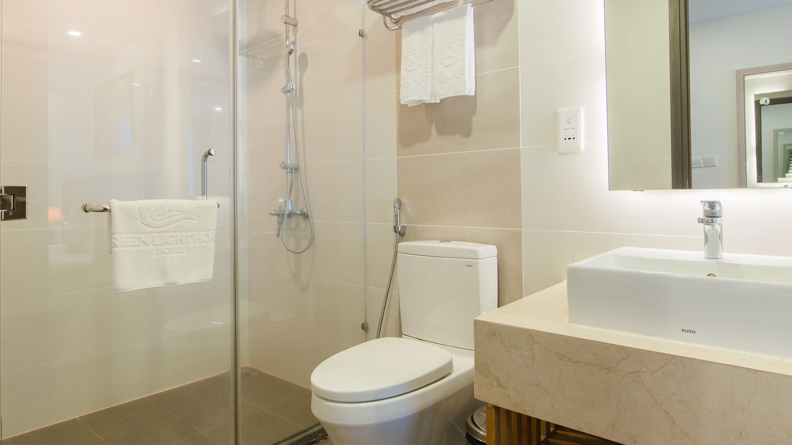 rooms-deluxe-with-balcony-child-without-extra-bed