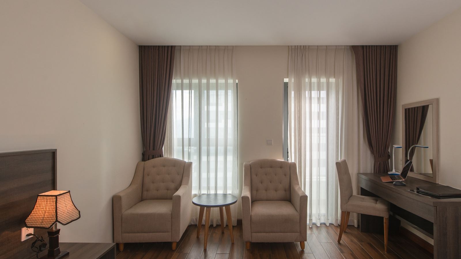 rooms-senior-deluxe-with-balcony