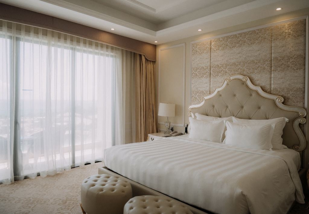 rooms-deluxe-suite-ocean-view-with-balcony