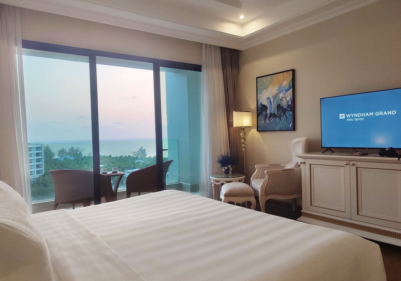 rooms-deluxe-ocean-view-with-balcony-child-without-extra-bed