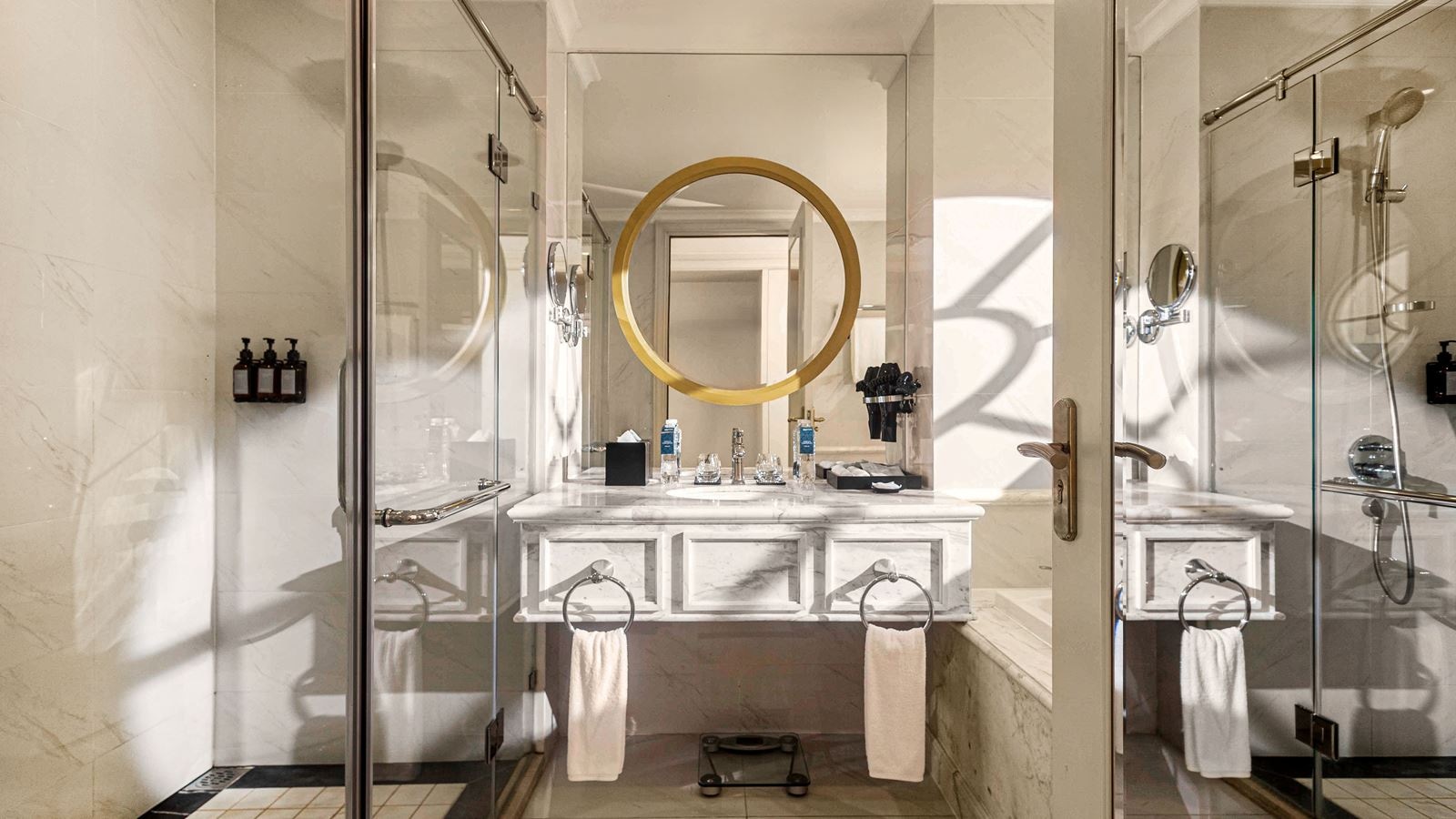 rooms-deluxe-pool-view-child-without-extra-bed