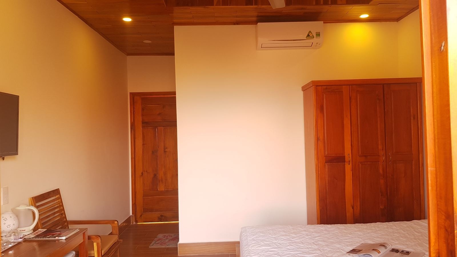 rooms-bungalow-sea-view-with-terrace