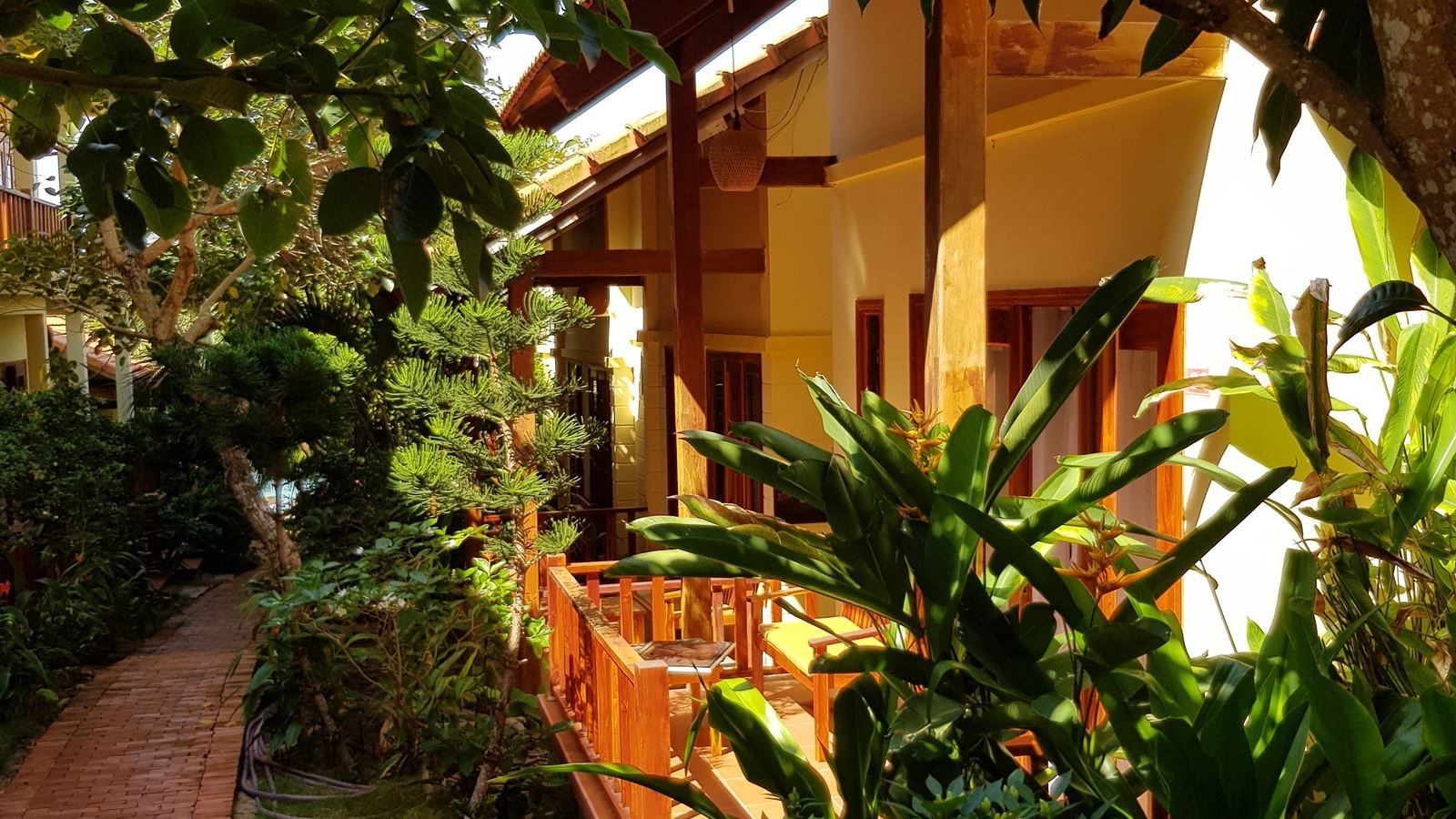 rooms-bungalow-double-roh-garden-view-with-balcony