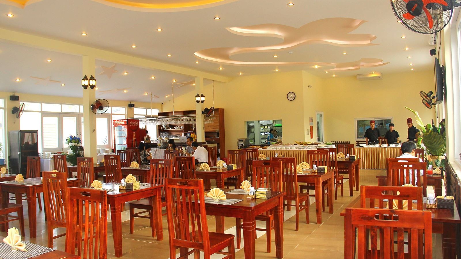 restaurants-restaurant