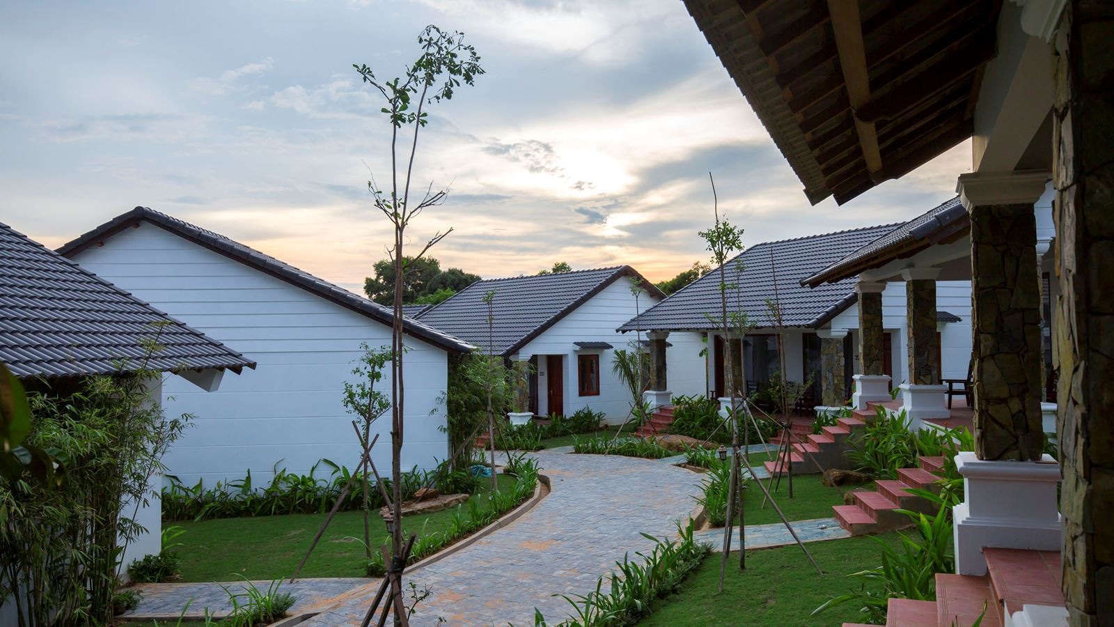 rooms-pool-retreat-double