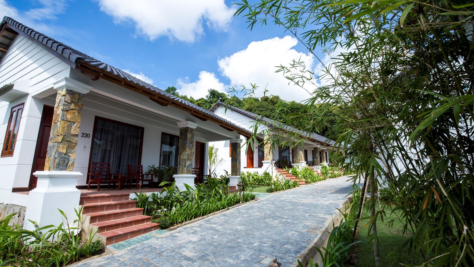 rooms-pool-retreat-double