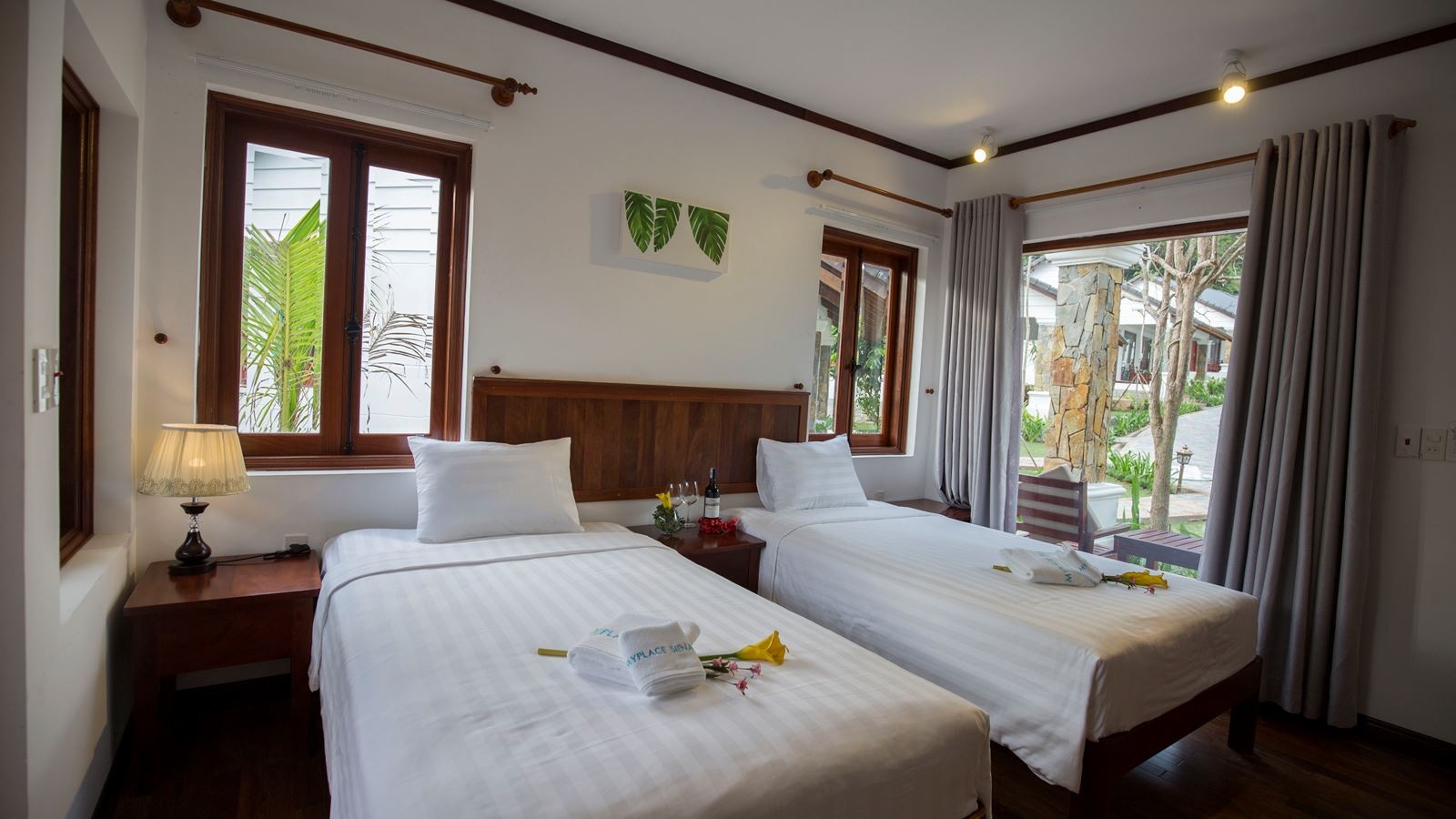 rooms-pool-retreat-double