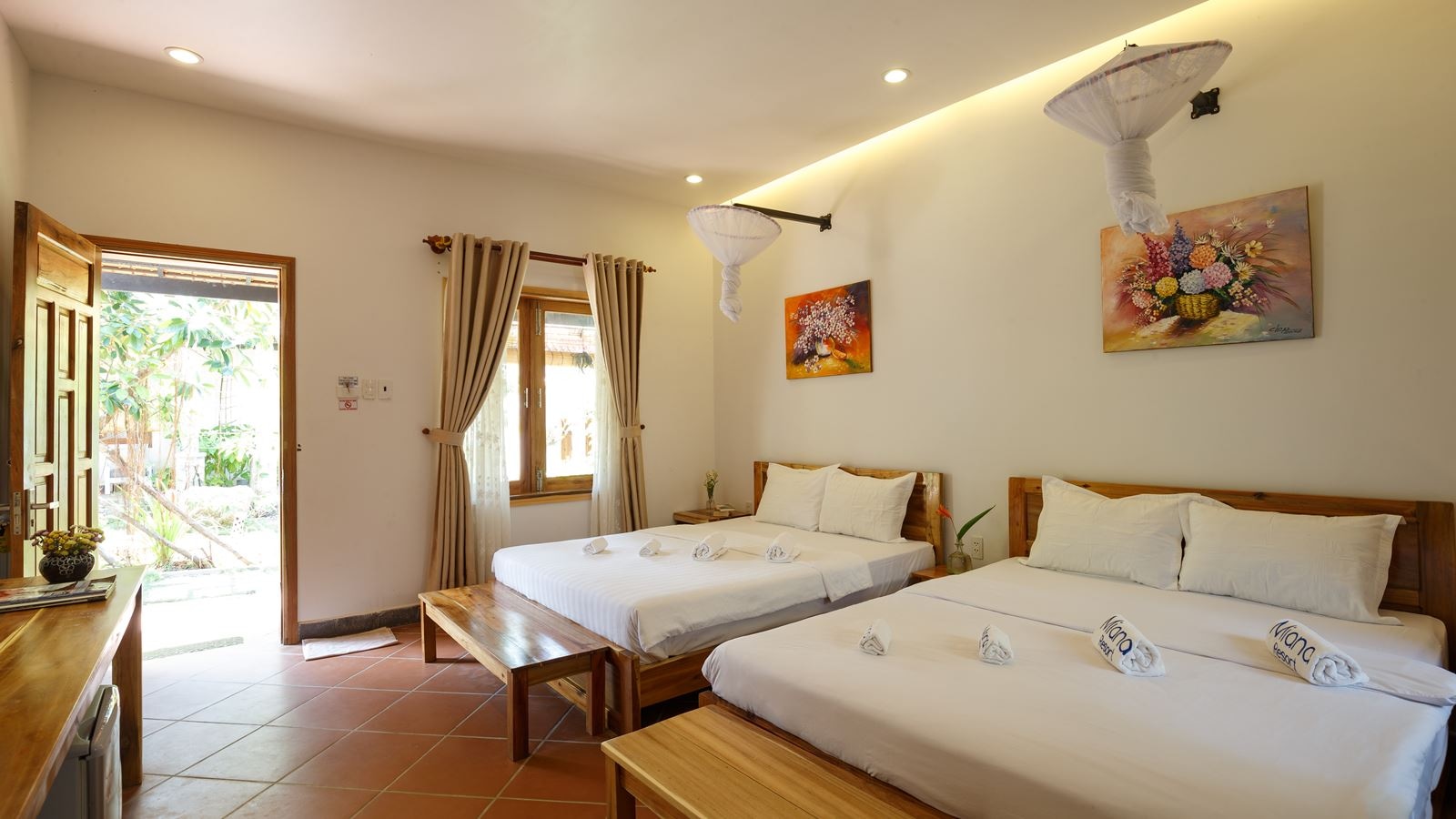 rooms-family-bungalow-garden-view