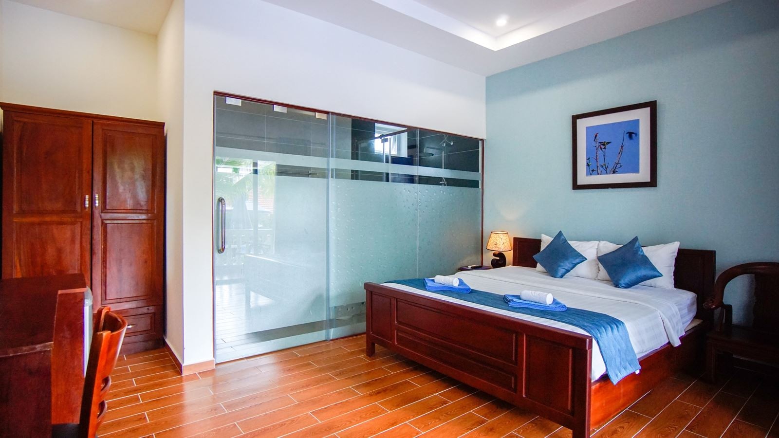 rooms-suite-poolview-balcony