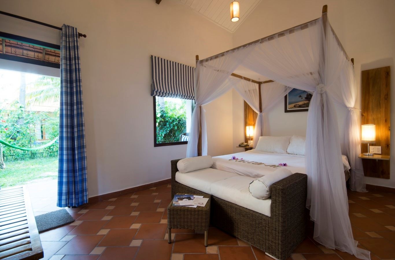 rooms-cottage-garden-view