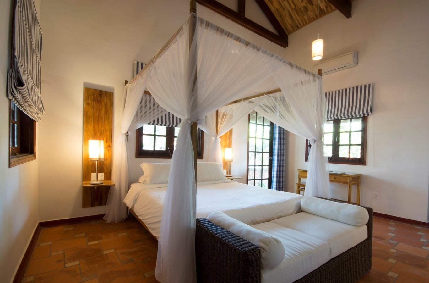 rooms-beach-house-family