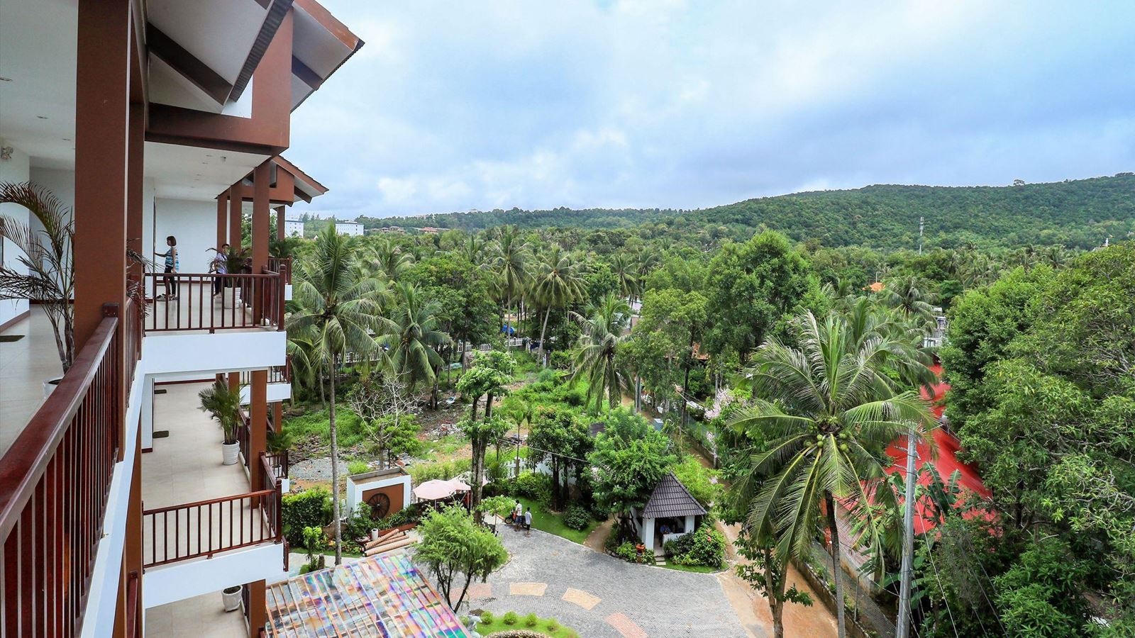 rooms-deluxe-garden-view-with-balcony