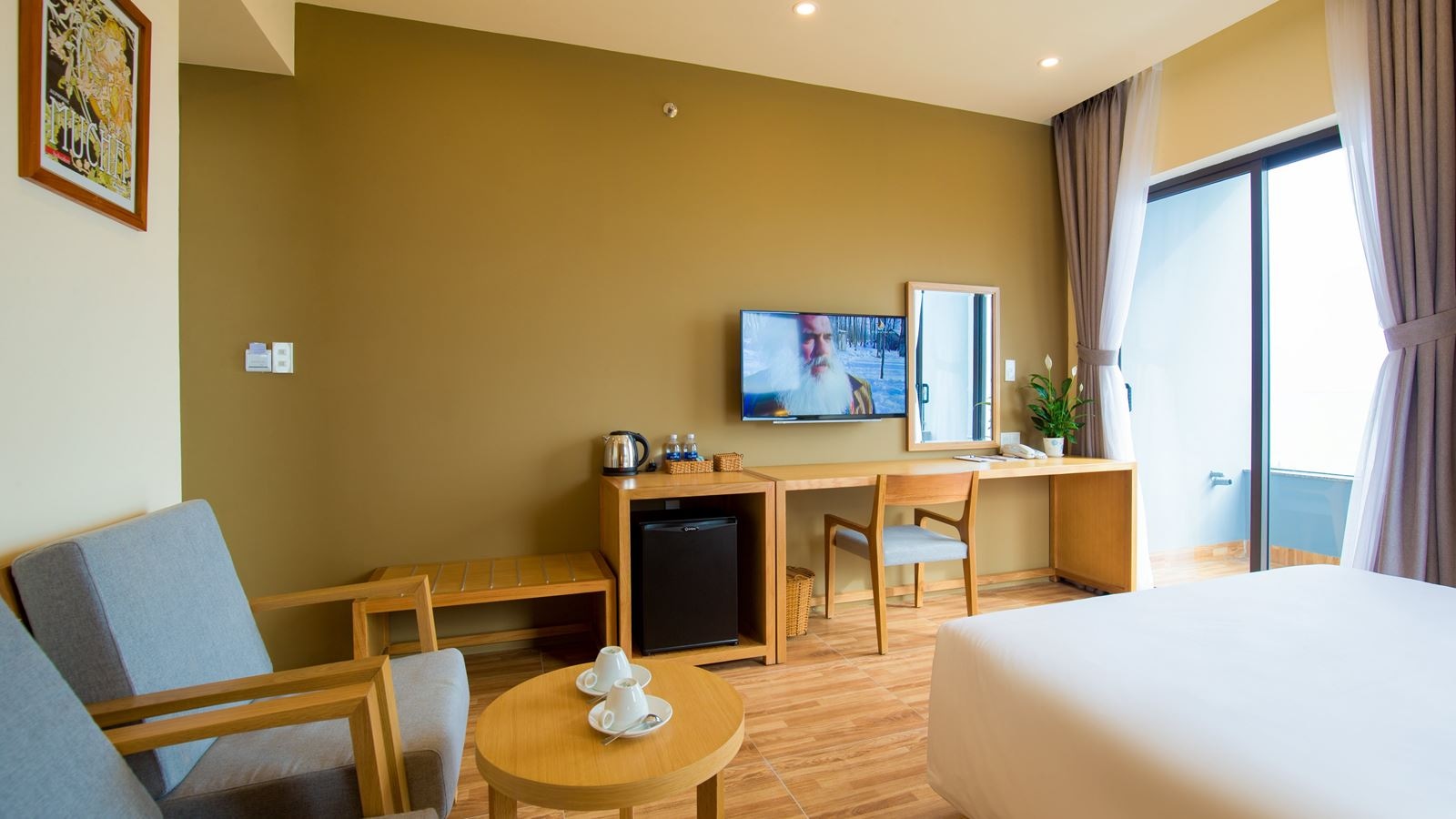 rooms-deluxe-room-double-with-window-child-without-extra-bed