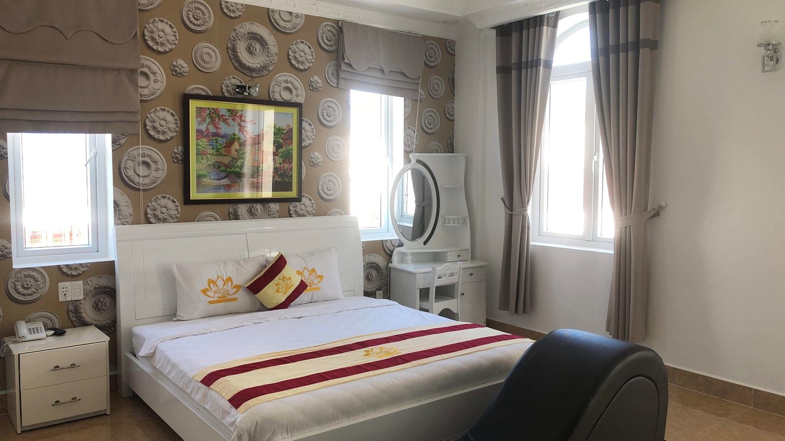 rooms-luxury-garden-view-with-balcony