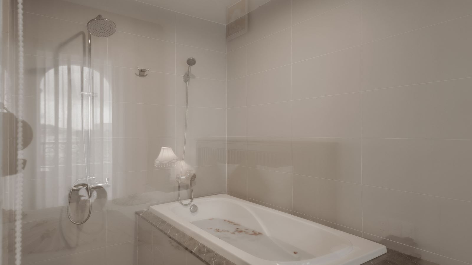 rooms-suite-with-balcony