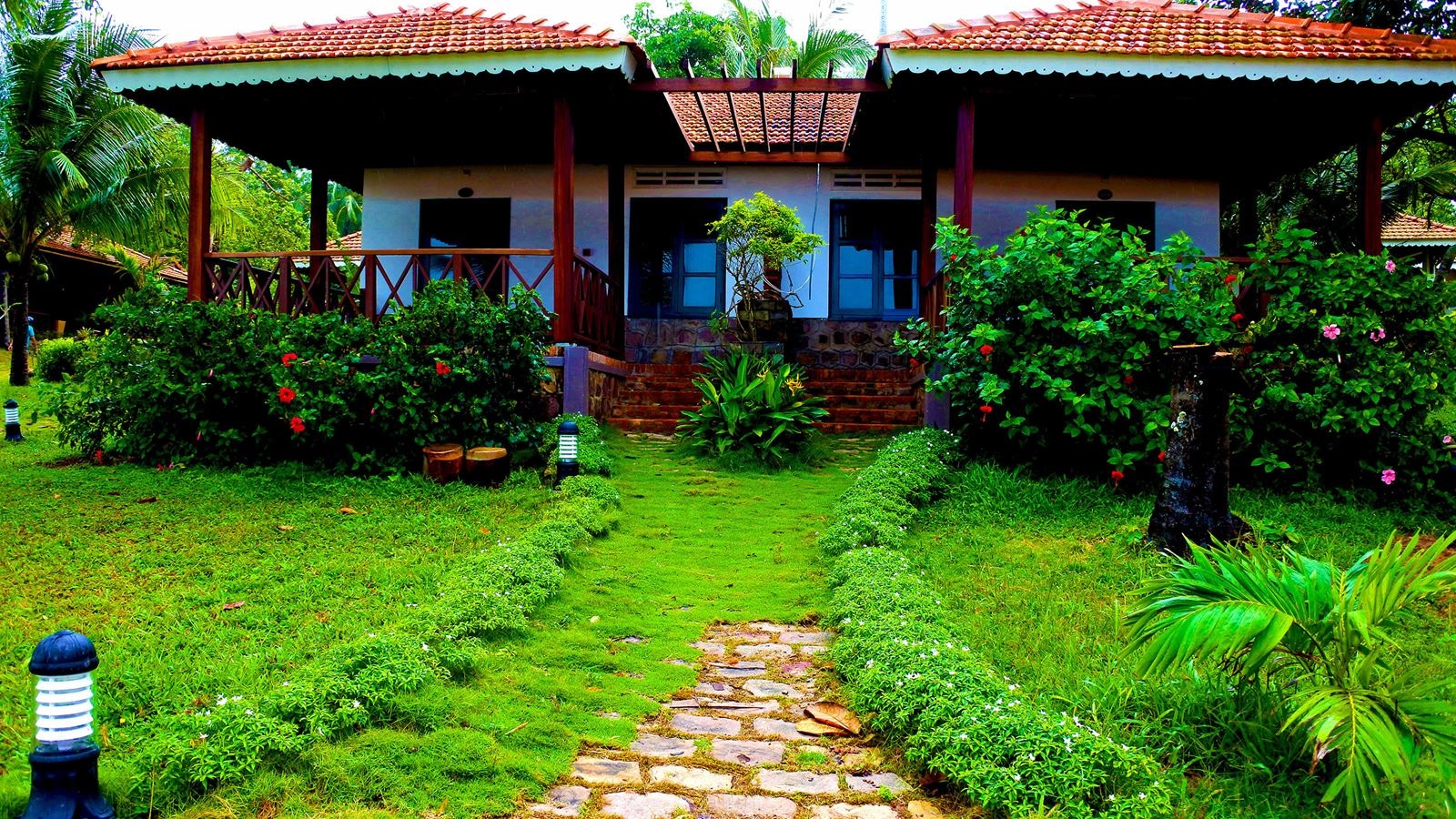 rooms-deluxe-bungalow-garden-view
