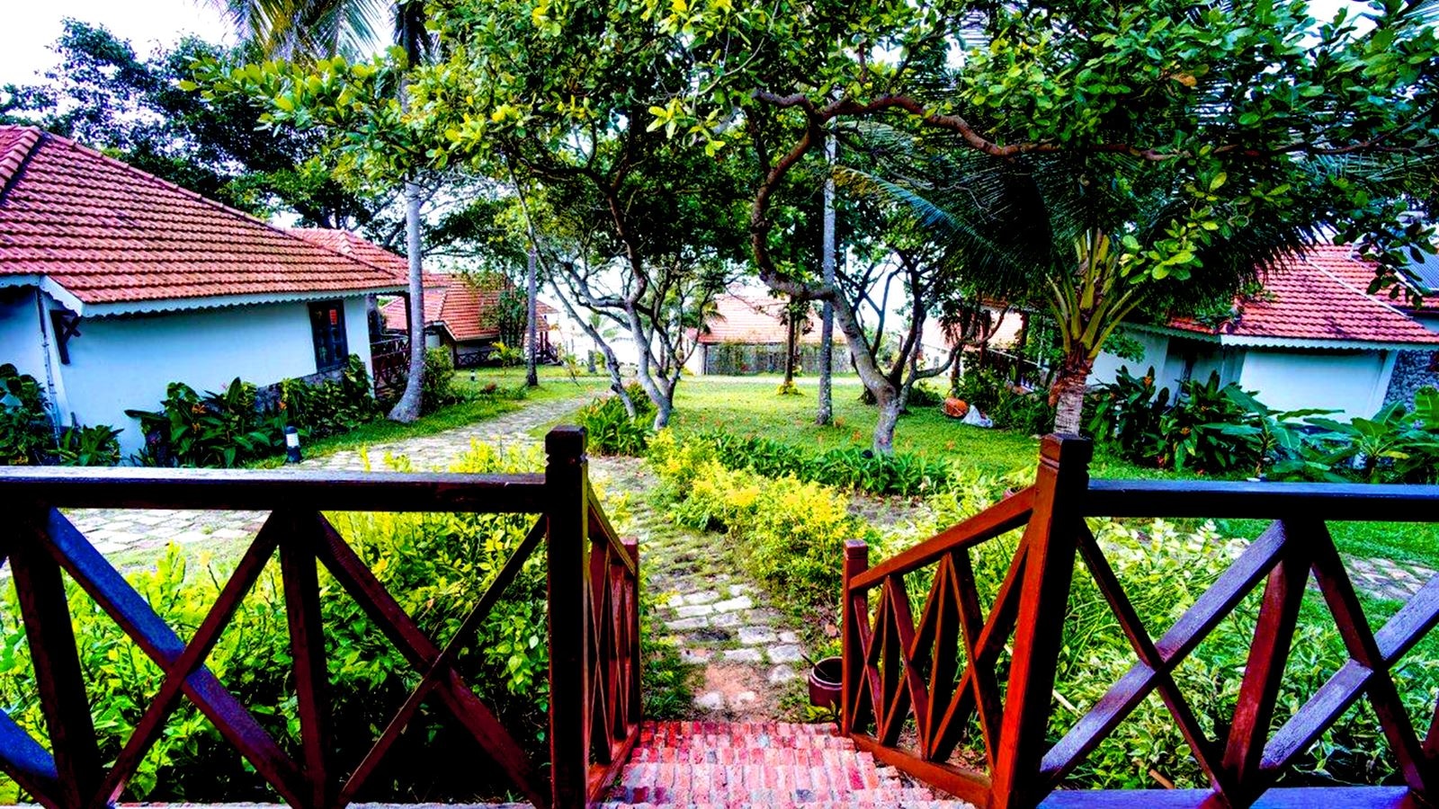 rooms-deluxe-bungalow-partial-sea-view