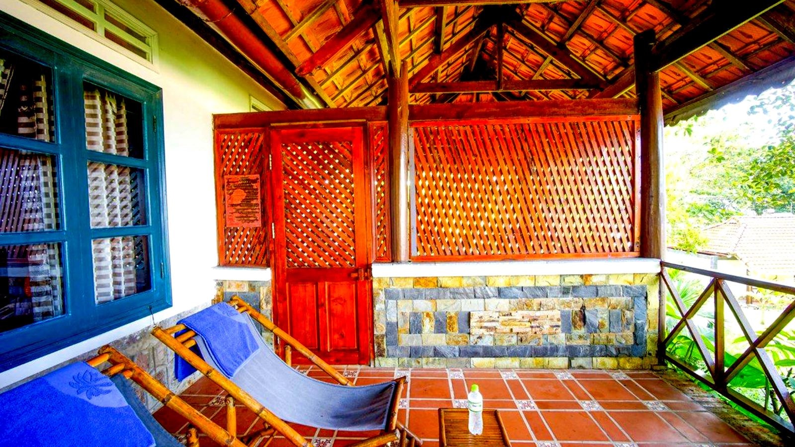 rooms-deluxe-bungalow-sea-view