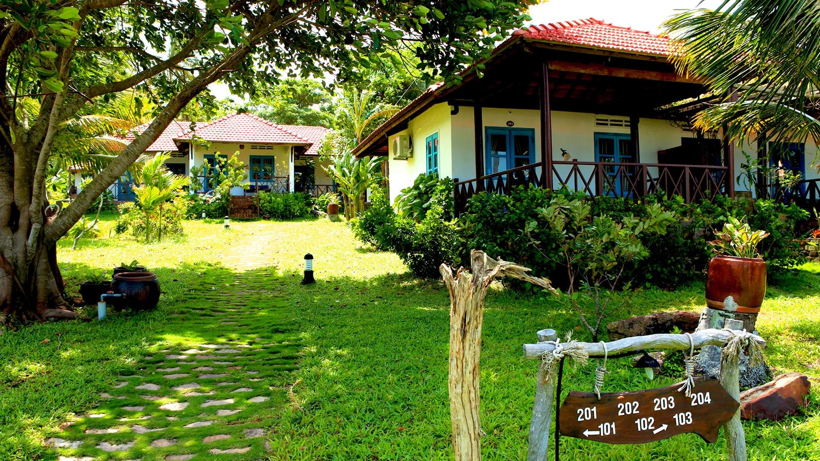 rooms-deluxe-bungalow-sea-view