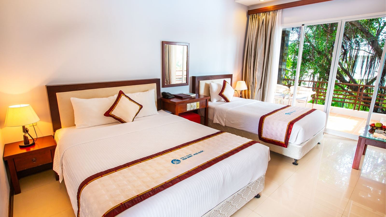 rooms-bungalow-balcony-or-terrace-garden-view