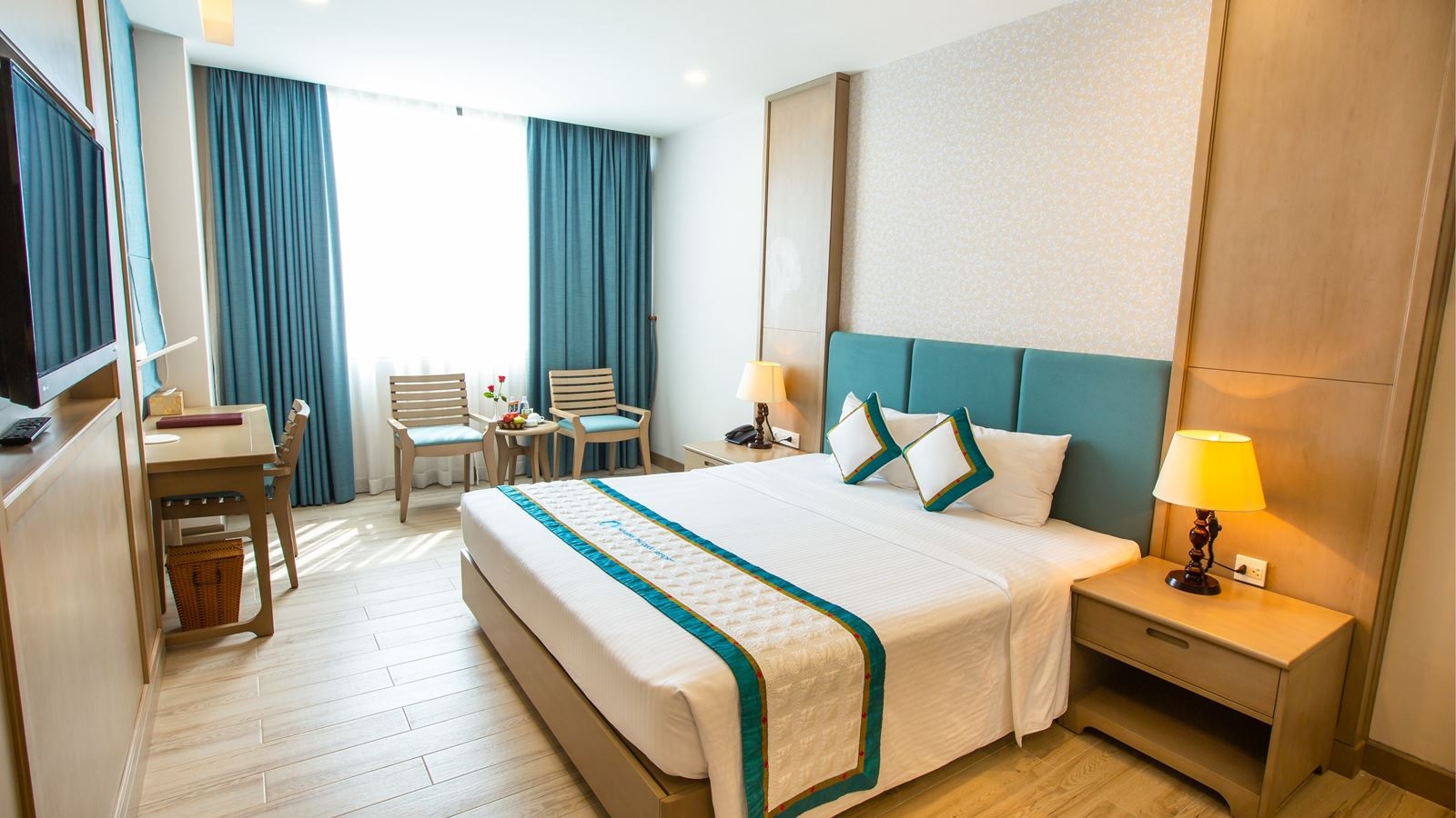 rooms-superior-balcony-gardenview