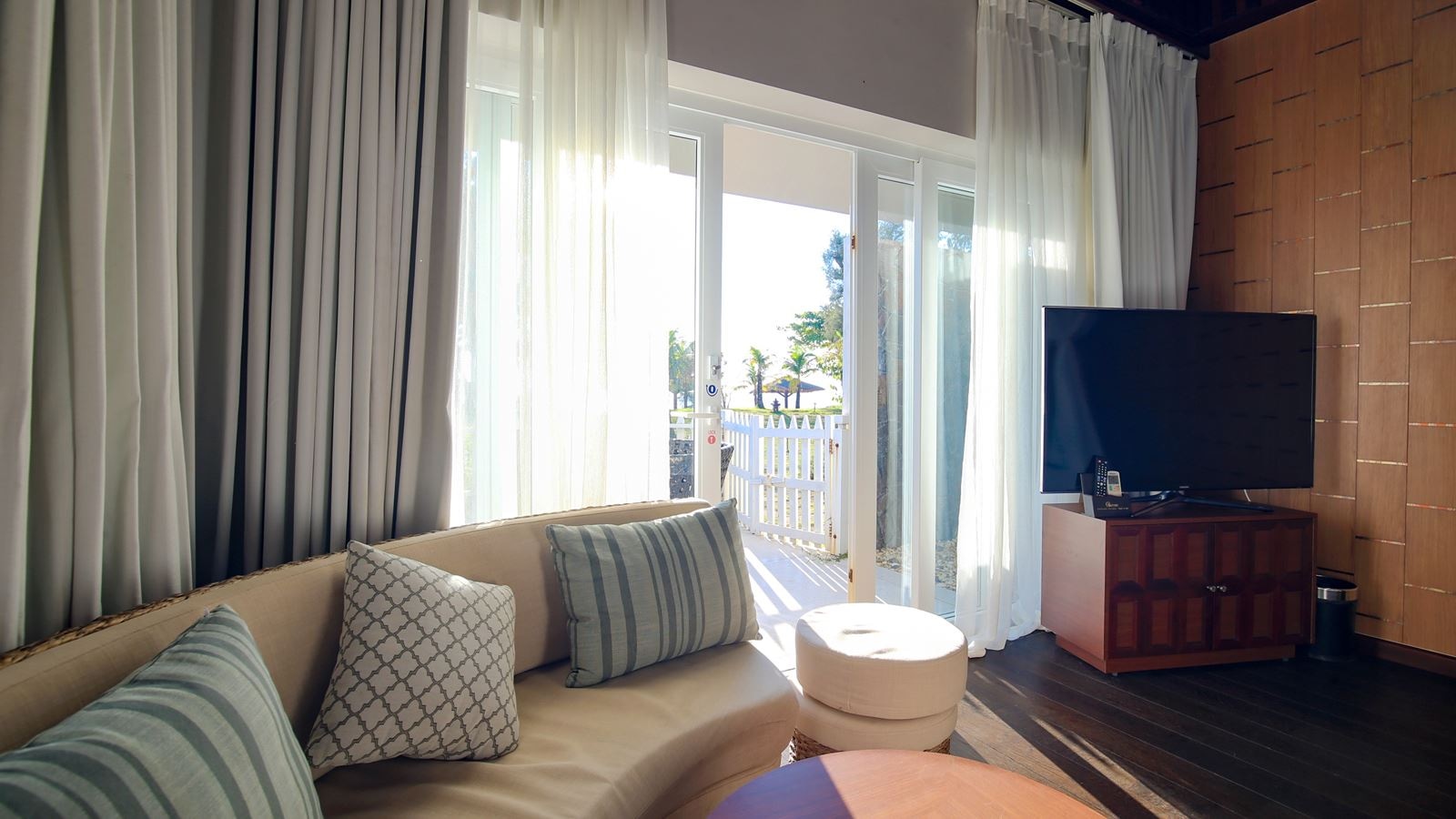 rooms-beachfront-villa