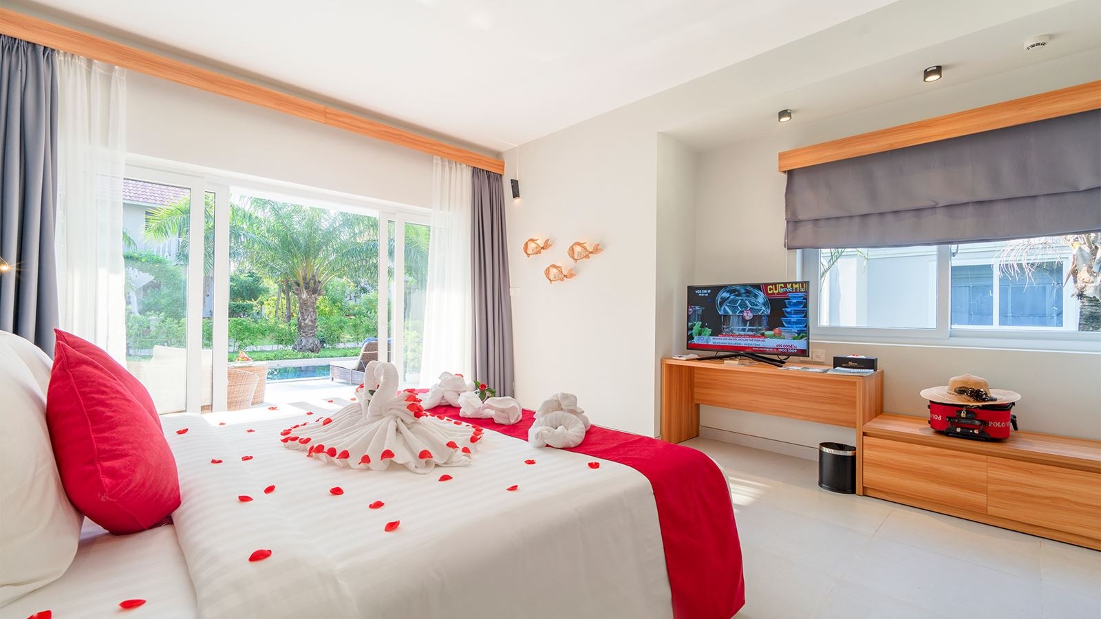 rooms-luxury-pool-villa