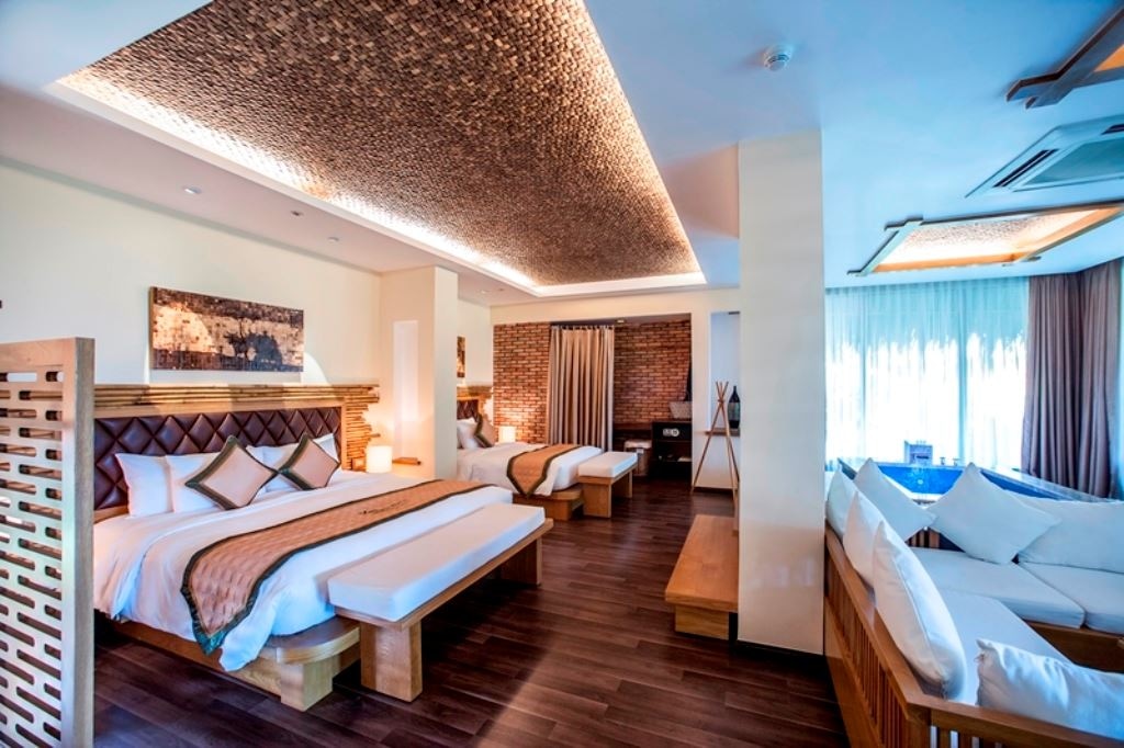 rooms-aroma-triple-with-jacuzzi-with-balcony