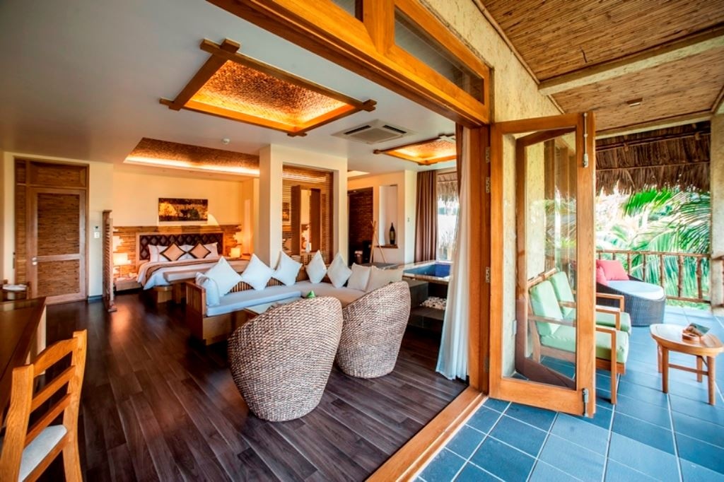 rooms-aroma-triple-with-jacuzzi-with-balcony