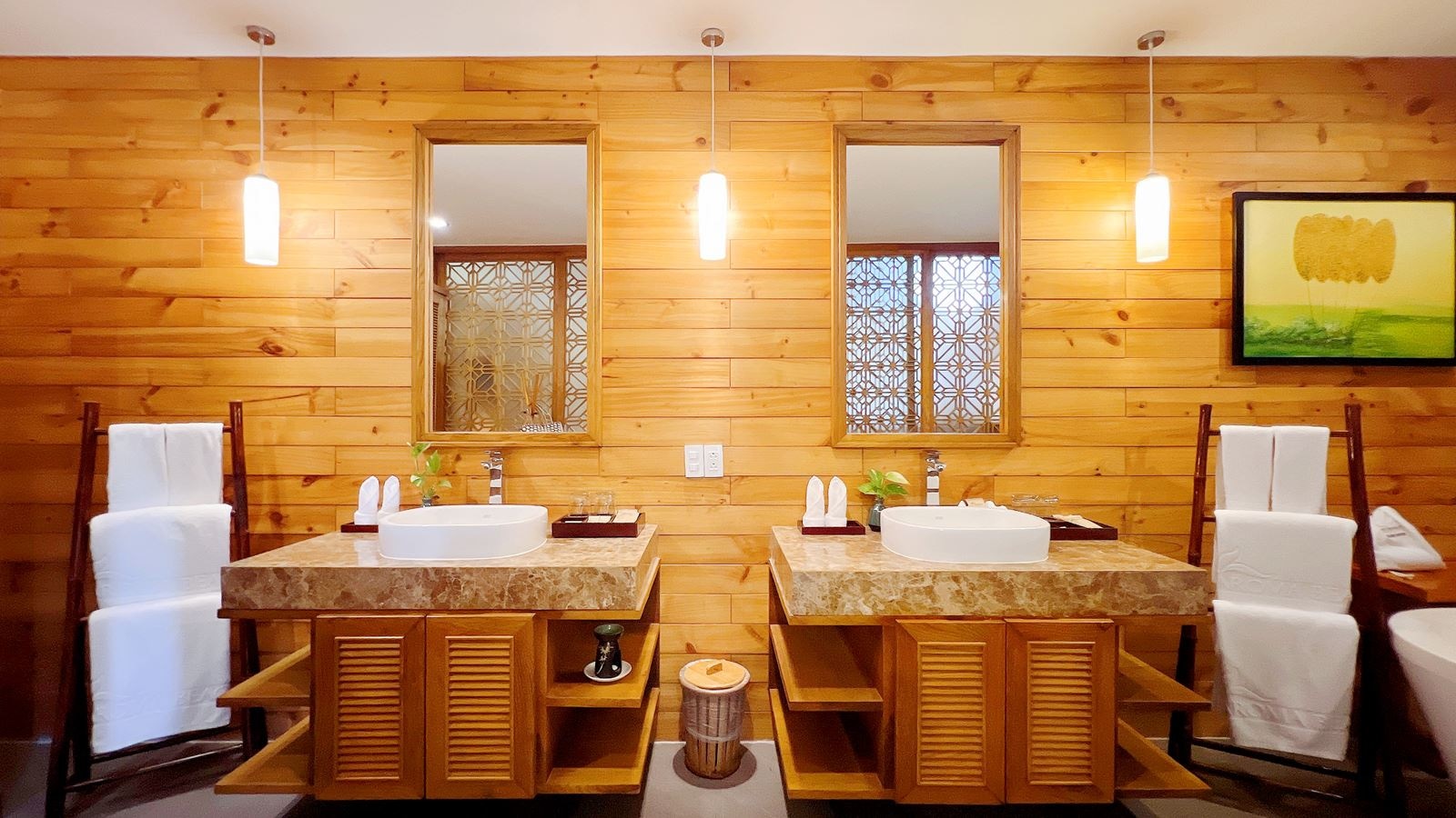 rooms-aroma-luxury-villa-with-jacuzzi-with-balcony