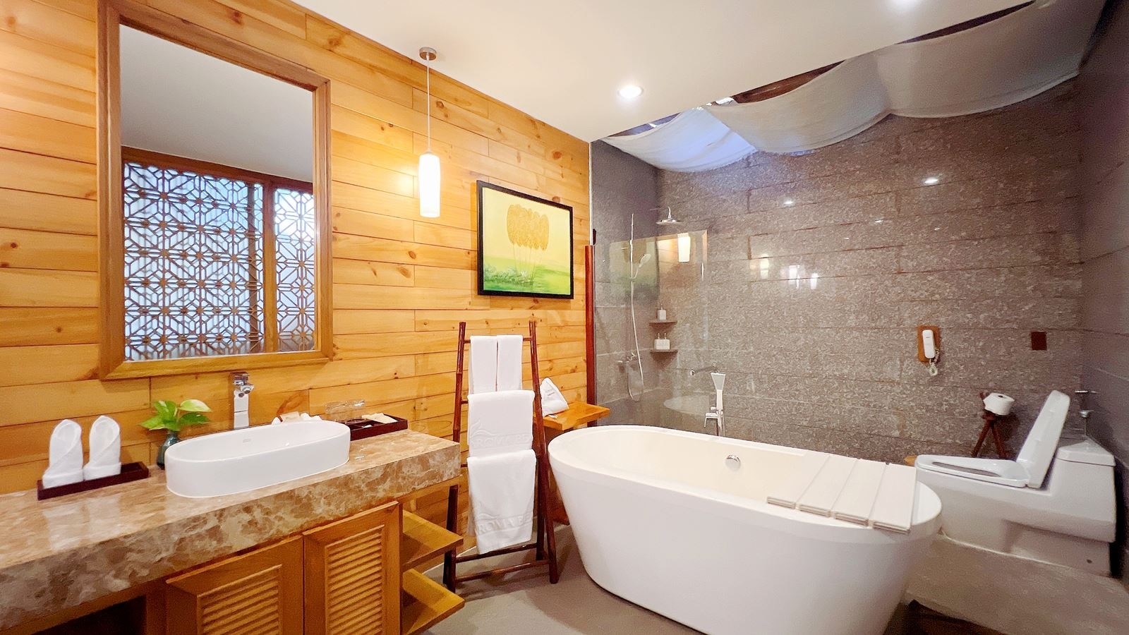 rooms-aroma-luxury-villa-with-jacuzzi-with-balcony