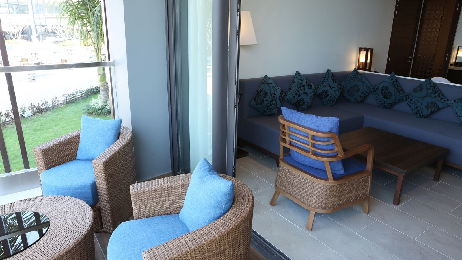 rooms-suite-with-balcony