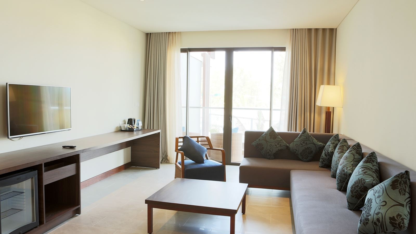 rooms-suite-with-balcony