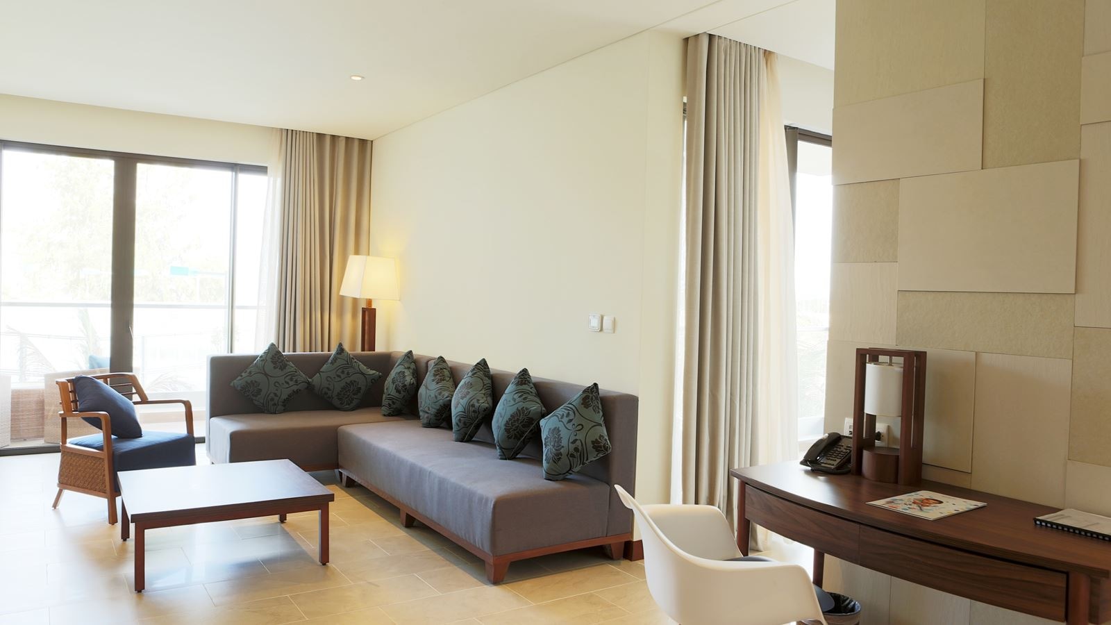 rooms-suite-with-balcony