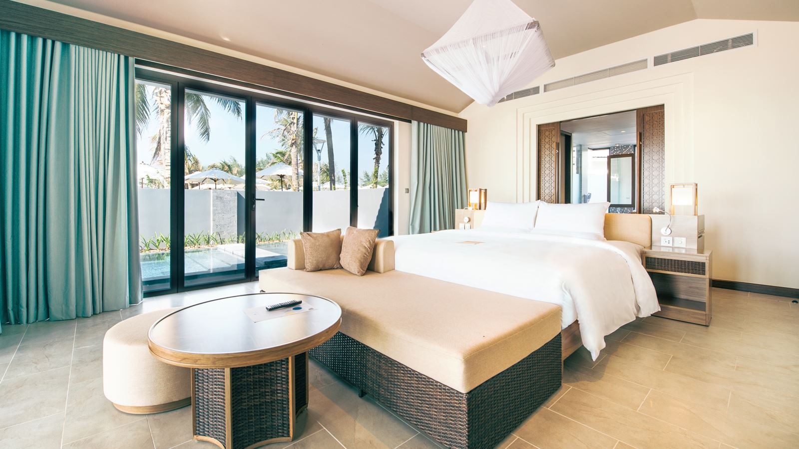 rooms-beachfront-bungalow-with-pool